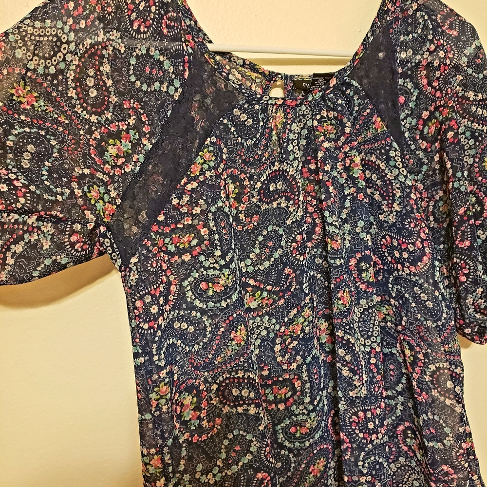 Blue Paisley Rue 21 Top - Picture 2 of 2
